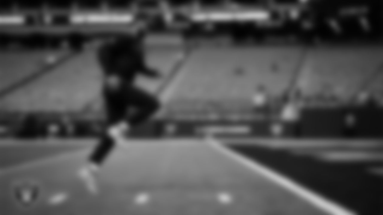 Las Vegas Raiders quarterback Marcus Mariota (8) warming up before the regular season home game against the Washington Football Team.