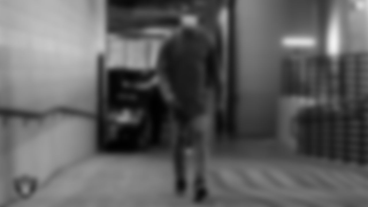 Las Vegas Raiders tight end Darren Waller (83) arrives to the regular season home game against the Los Angeles Chargers.