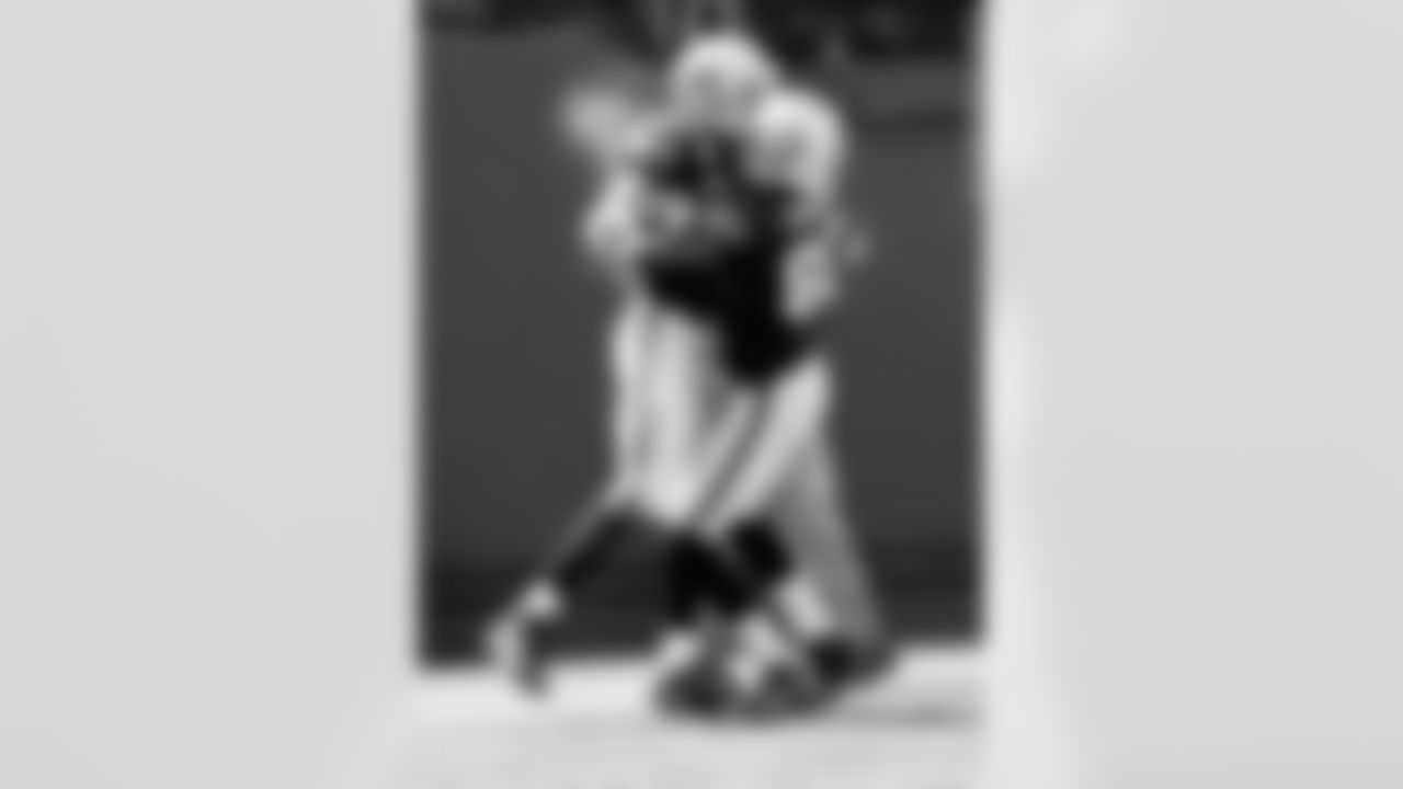RB Darren McFadden celebrates with WR Rod Streater after the touchdown.