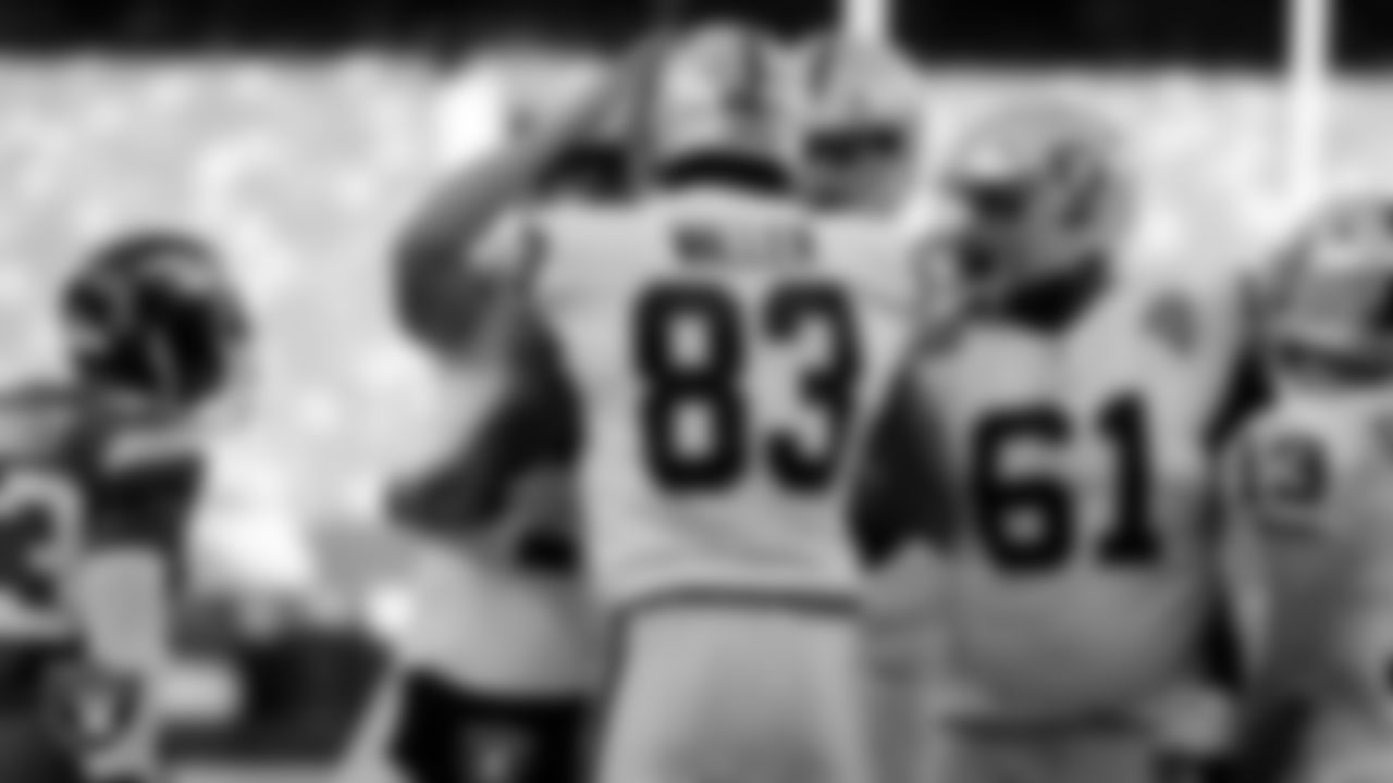 Las Vegas Raiders quarterback Derek Carr (4) and tight end Darren Waller (83) during the regular season game against the New York Jets at MetLife Stadium.