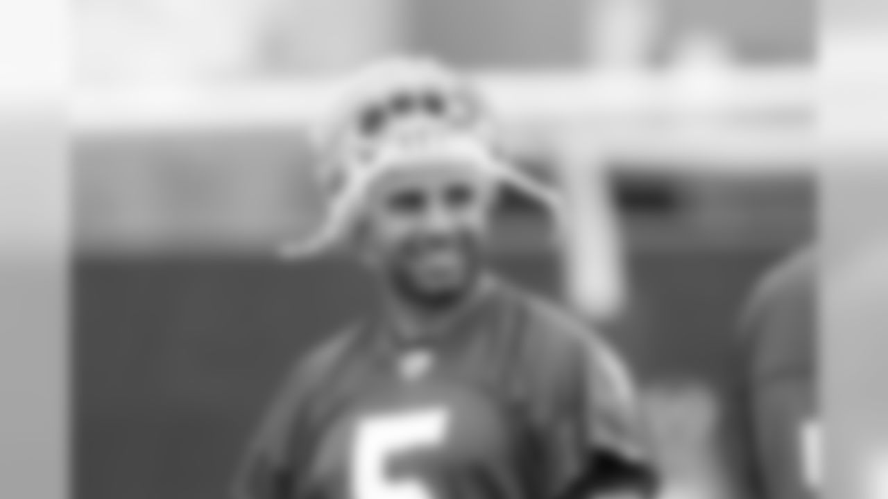 QB Bruce Gradkowski smiles during a break in sessions. Photo By Tony Gonzales