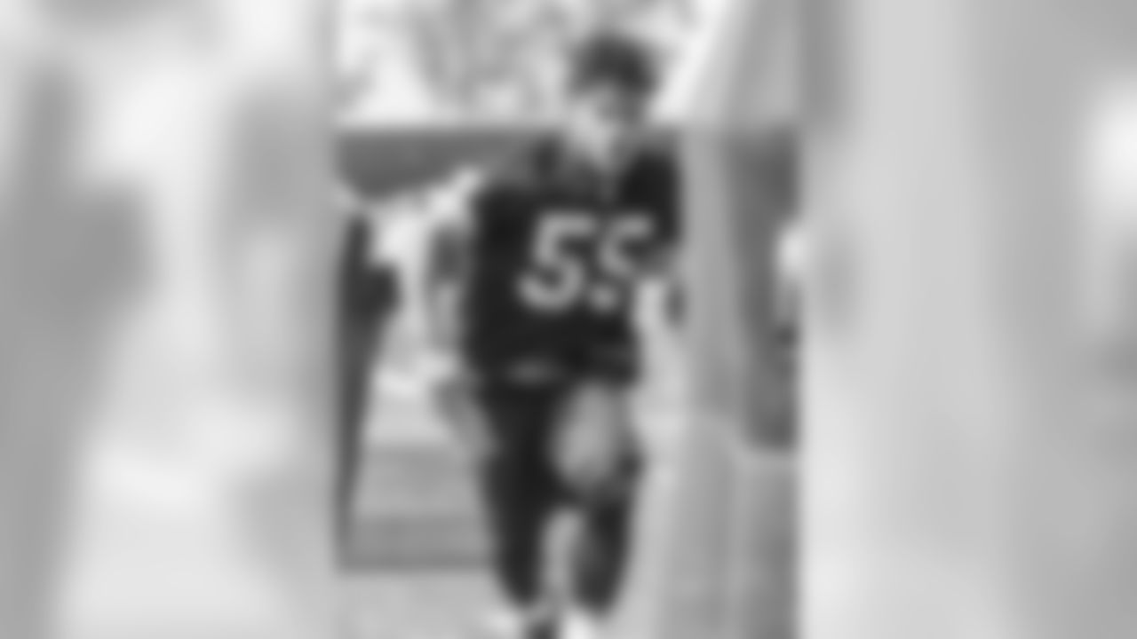 LB John Lotulelei