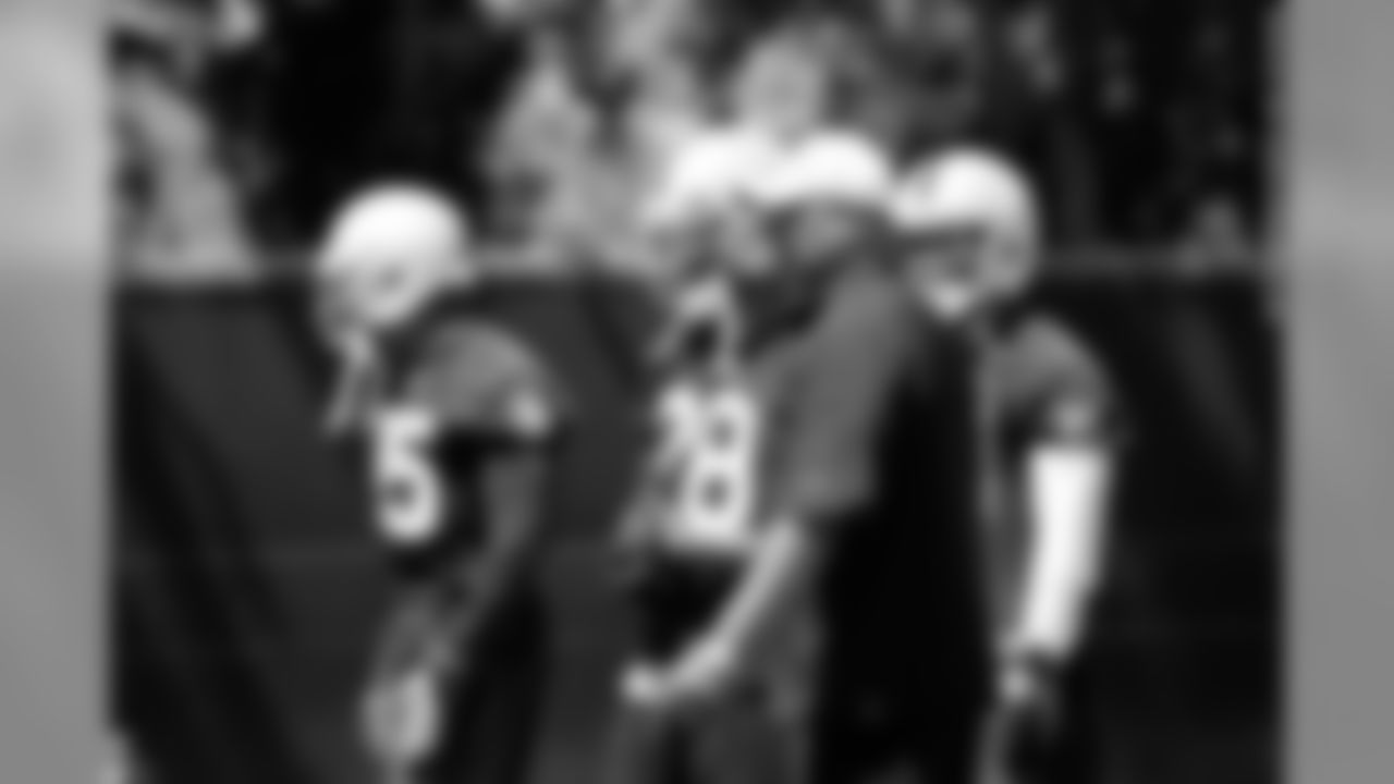 DBs coach Johnnie Lynn watches the play with DB Brandon Underwood.