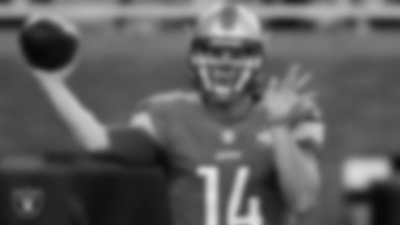 QB Garrett Gilbert
Previous teams: St. Louis Rams (2014), New England Patriots (2014–2015), Detroit Lions (2015), Oakland Raiders (2015–2016), Carolina Panthers (2017–2018), Orlando Apollos (2019), Cleveland Browns (2019–2020), Dallas Cowboys (2020), New England Patriots (2021), Washington Football Team (2021)
