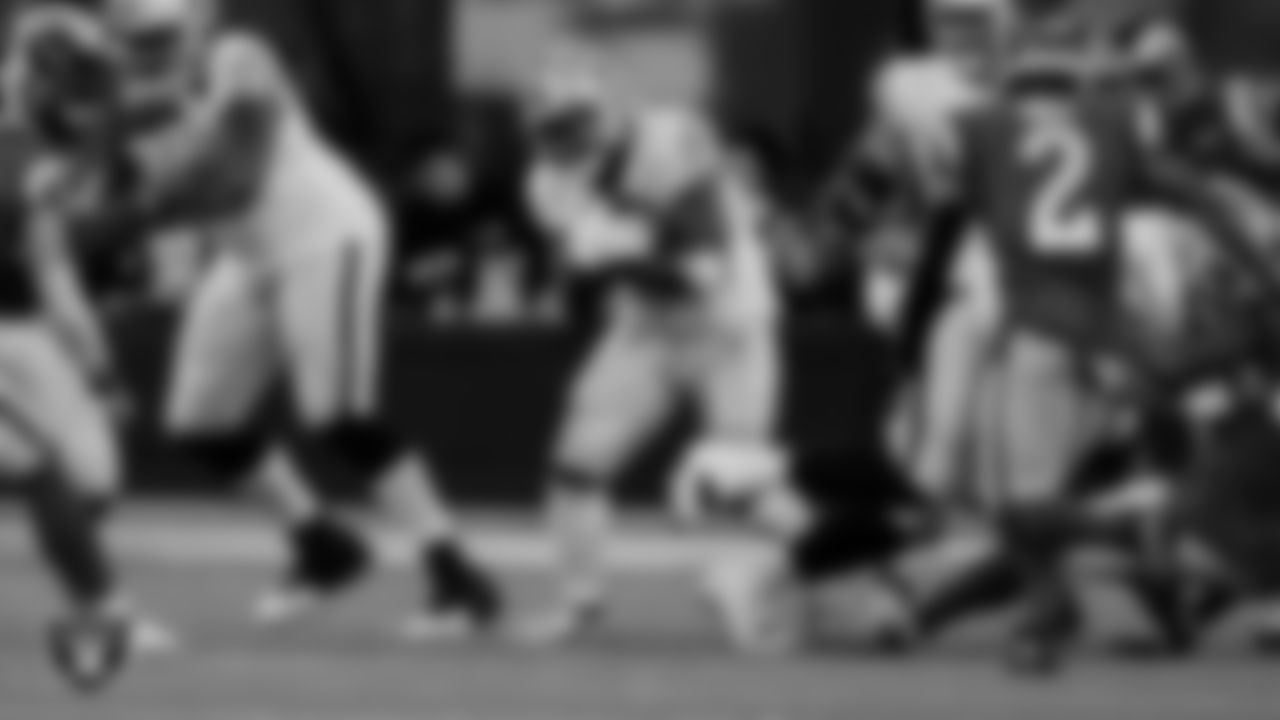 Las Vegas Raiders running back Josh Jacobs (28) during the regular season away game against the Los Angeles Rams at SoFi Stadium.