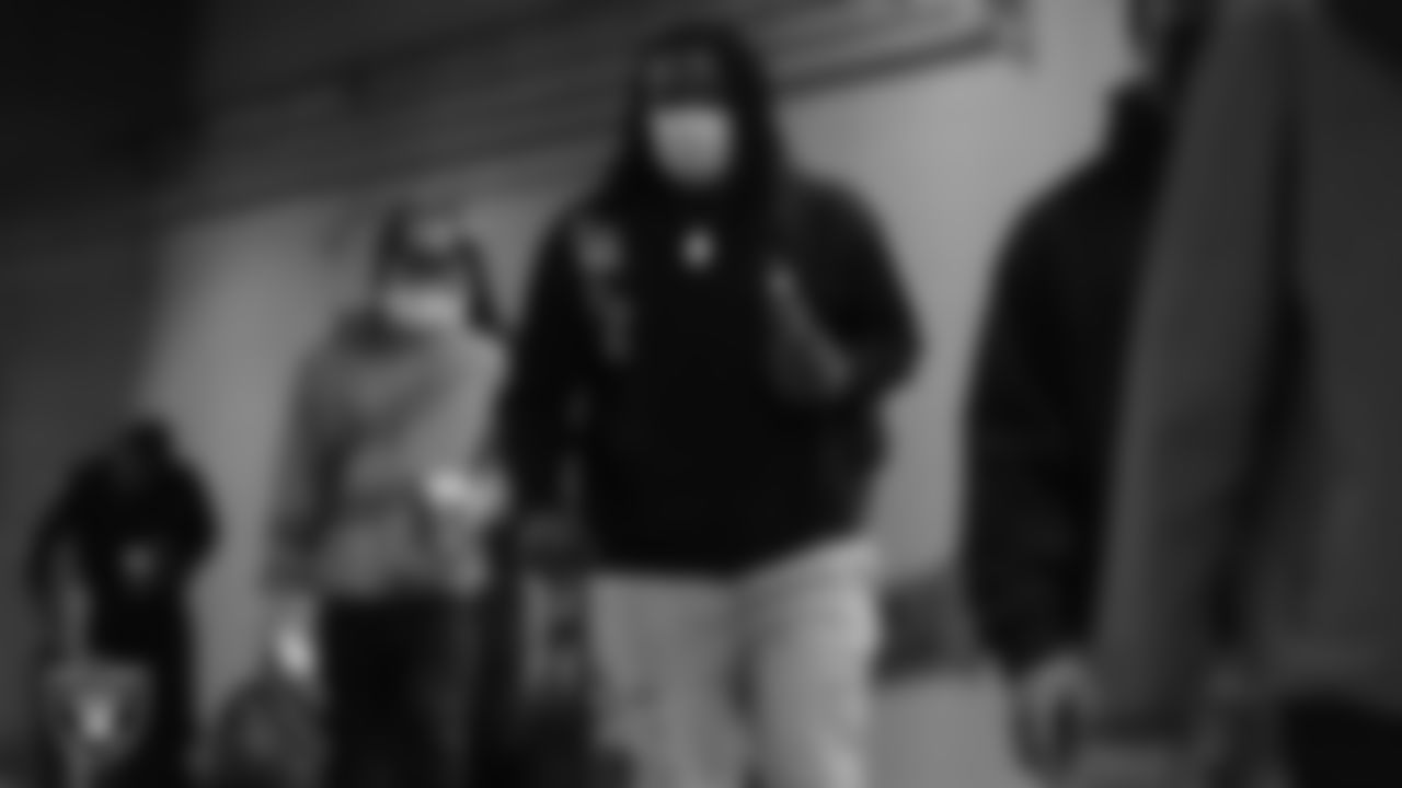 Las Vegas Raiders guard John Simpson (76) arrives to the regular season away game against the Indianapolis Colts.