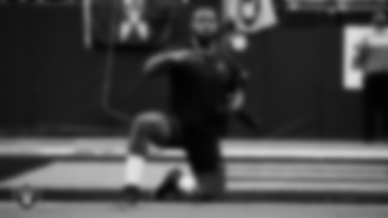 Las Vegas Raiders defensive end Yannick Ngakoue (91) warming up before the regular season home game against the Baltimore Ravens.