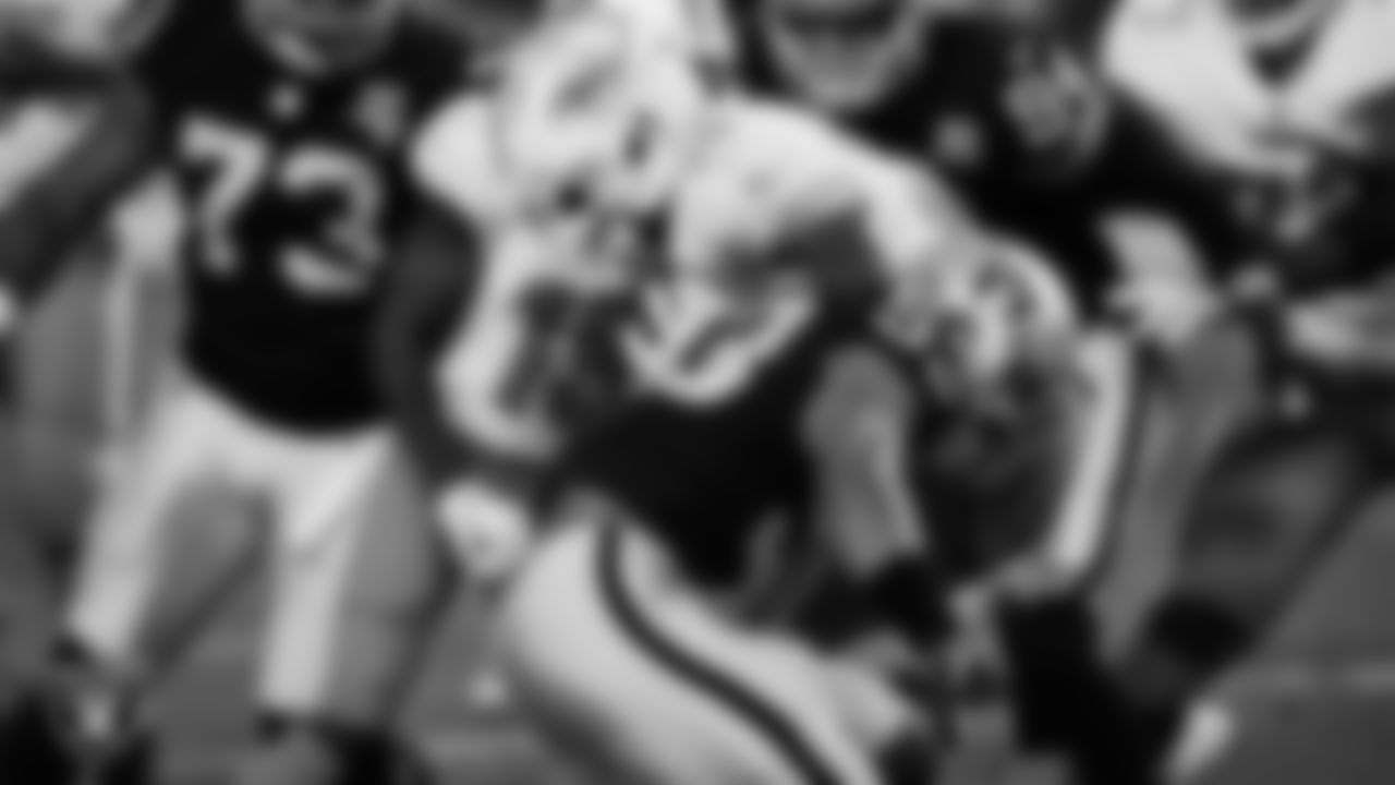 LB Javin White