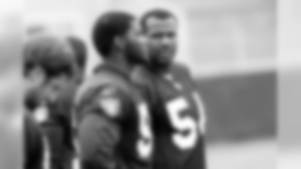 LB Rolando McClain and LB Sam Williams talk on the sideline. Photo By Tony Gonzales.