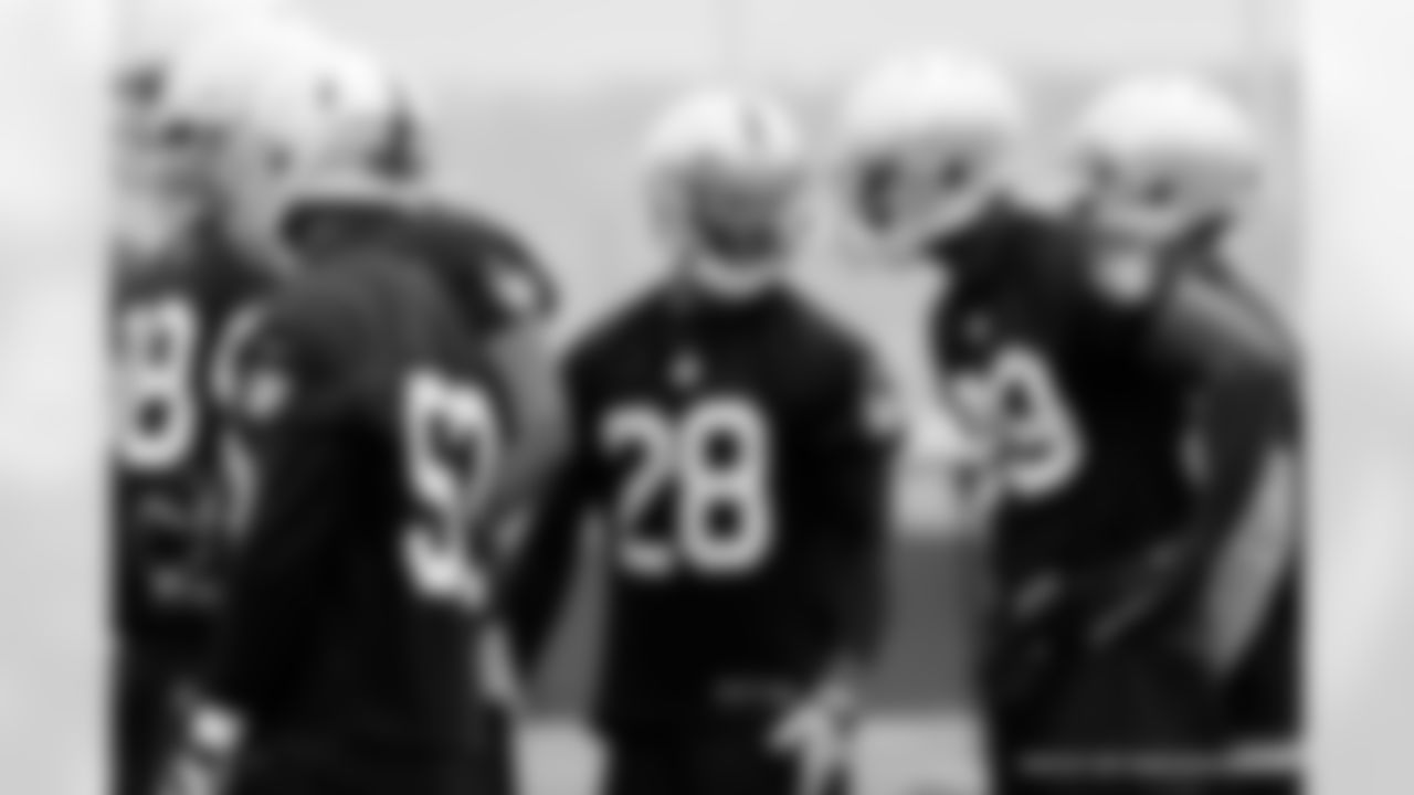 The DBs discuss the upcoming play.