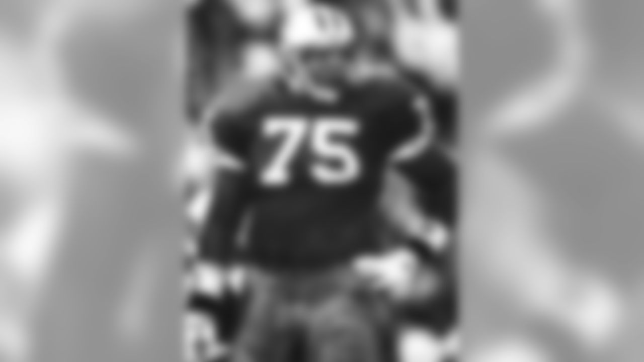 Former Raiders offensive tackle Lincoln Kennedy, who has been selected for the Pac-12 Hall of Honor, played in 121 games with 119 starts in eight years with the Raiders. He was selected for three Pro Bowls and named 1st Team All-Pro once. He anchored a line for an offense that led the NFL in rushing in 2000 and total offense in 2002, and was a key member of three straight AFC West championship squads and started at right tackle in Super Bowl XXXVII.