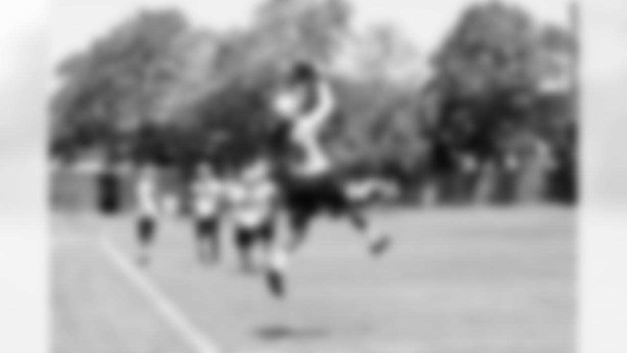 WR Greg Jenkins goes up to make the catch.