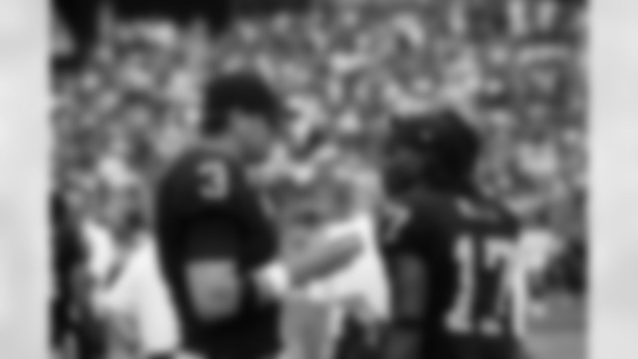 QB Carson Palmer works with WR Denarius Moore between series.