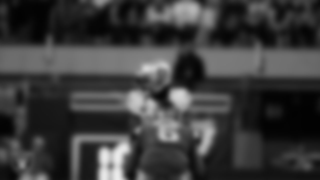 Las Vegas Raiders wide receiver Davante Adams (17) lines up before the snap during the regular season away game against the Los Angeles Rams at SoFi Stadium.