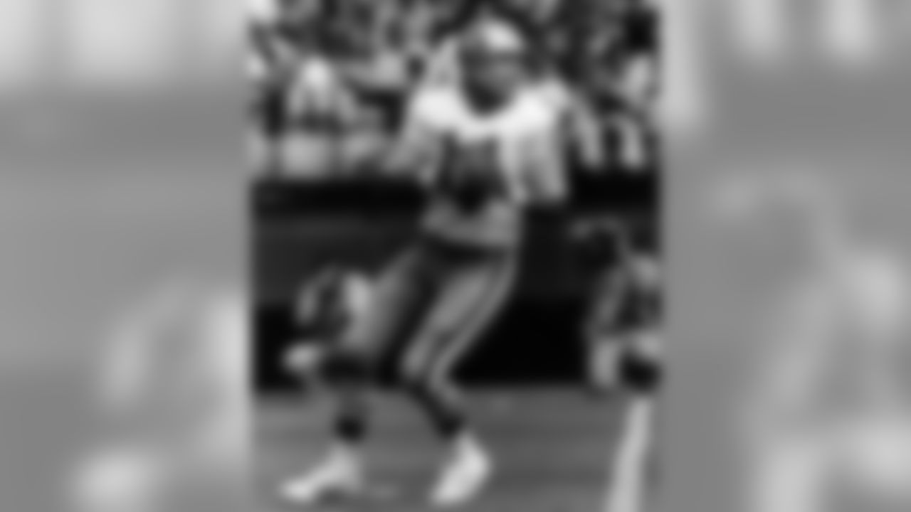 QB Jim Plunkett