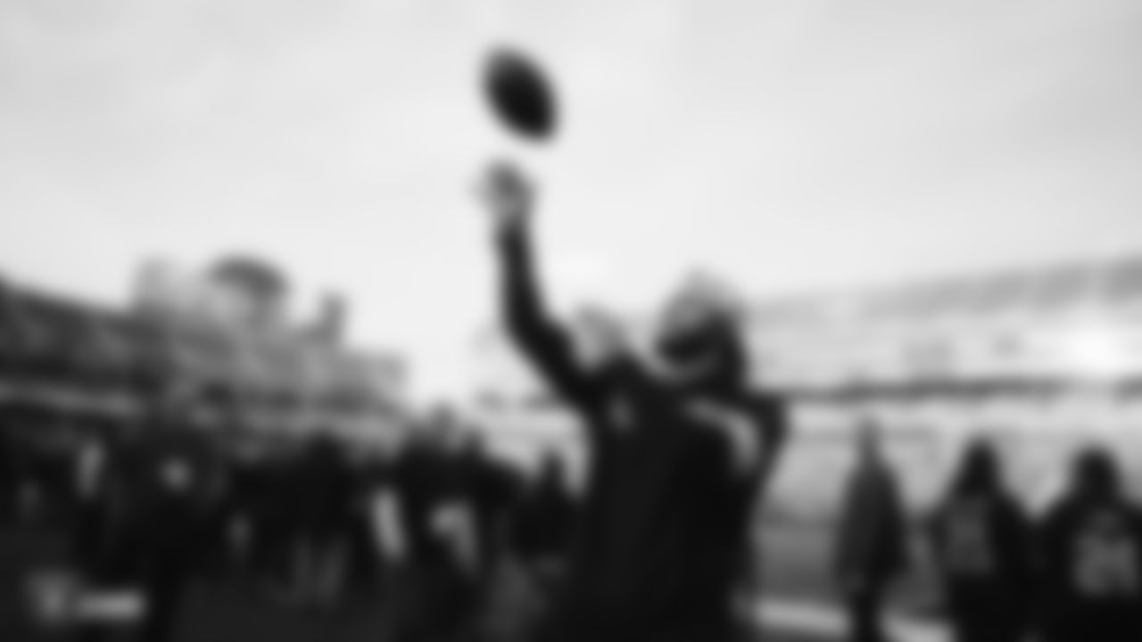 Raiders safety Erik Harris (25) plays catch with fans before the regular season game against the Los Angeles Chargers.