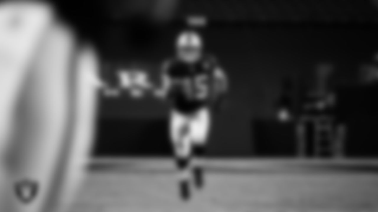Las Vegas Raiders fullback Alec Ingold (45) warming up before the regular season home game against the Miami Dolphins.