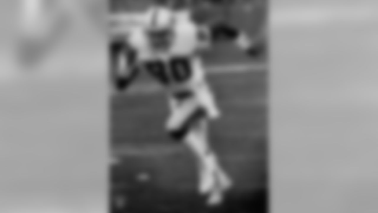James Lofton played for the Raiders from 1987-88, starting 28 games and catching 69 passes for 1,429 yards and five TDs. He was inducted into the Pro Football Hall of Fame in 2003. Lofton also spent 2008 as the Raiders wide receivers coach.