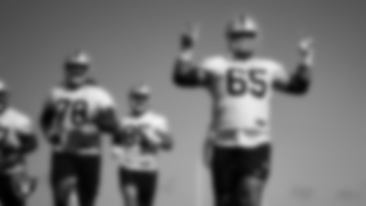 Las Vegas Raiders offensive lineman Hroniss Grasu (65) during practice.