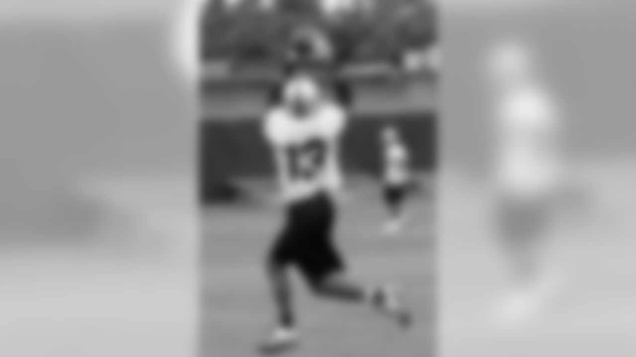 WR Yamon Figures goes up to make the catch. Photo By Tony Gonzales
