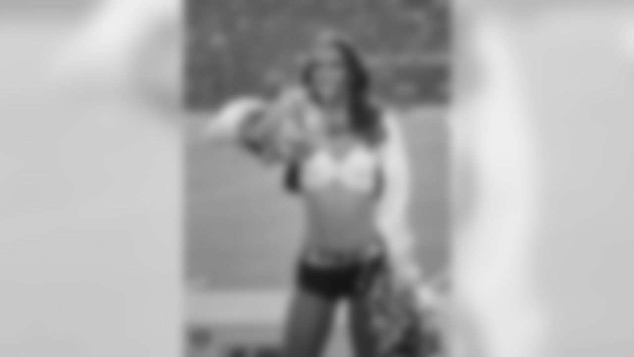 Raiderette Maddy on the sidelines at the Raiders game against the Los Angeles Chargers.