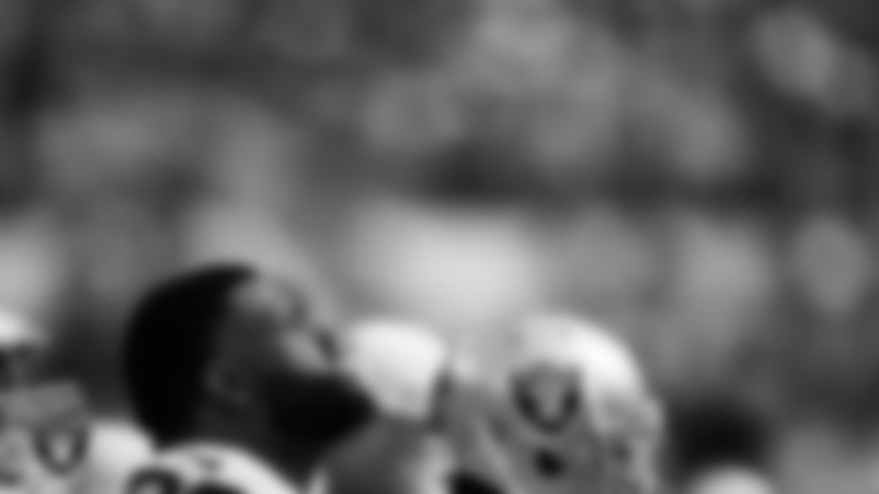 Las Vegas Raiders defensive tackle Johnathan Hankins (90) on the sidelines during the regular season away game against the Los Angeles Chargers at SoFi Stadium.