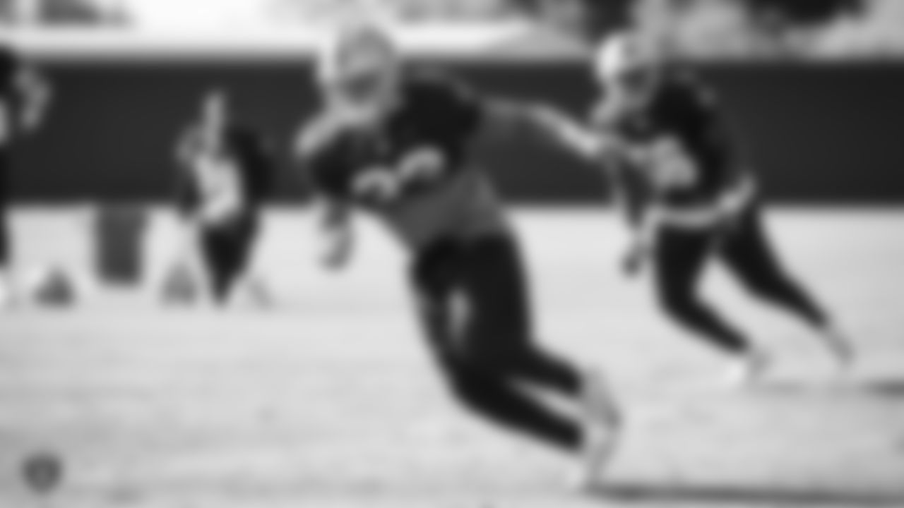 Raiders safety Dallin Leavitt (32) goes through defensive drills during practice.