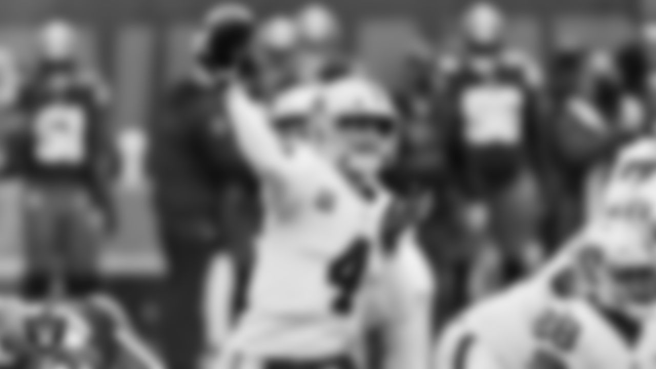 Las Vegas Raiders quarterback Derek Carr (4) during the regular season game against the Cleveland Browns at FirstEnergy Stadium.