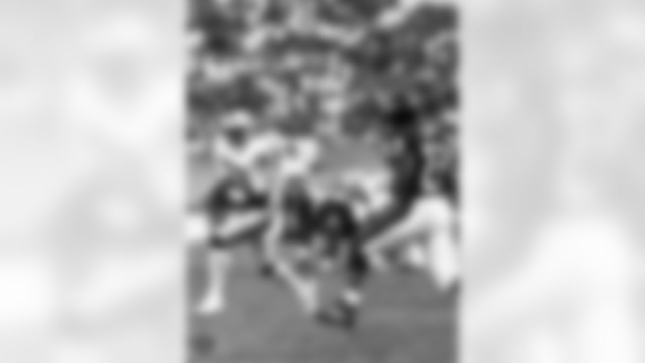 Los Angeles Raiders defensive back Willie Brown (24) runs after making a catch during the preseason away against the Chicago Bears at Soldier Field, Sunday, August 24, 1990, in Chicago Ill.