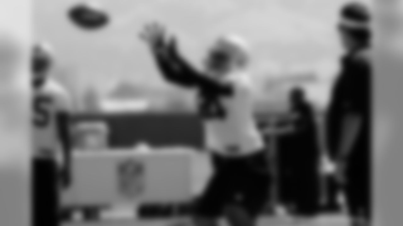 WR Juron Criner waits to catch the pass.