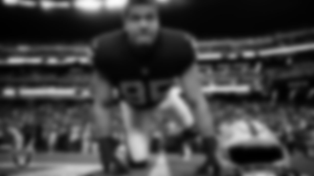 Las Vegas Raiders defensive end Isaac Rochell (95) warming up before the regular season home game against the San Francisco 49ers at Allegiant Stadium.