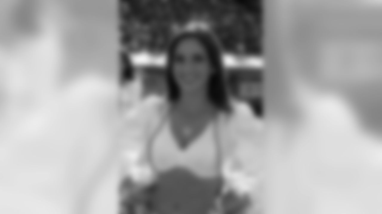 Raiderette Bess
