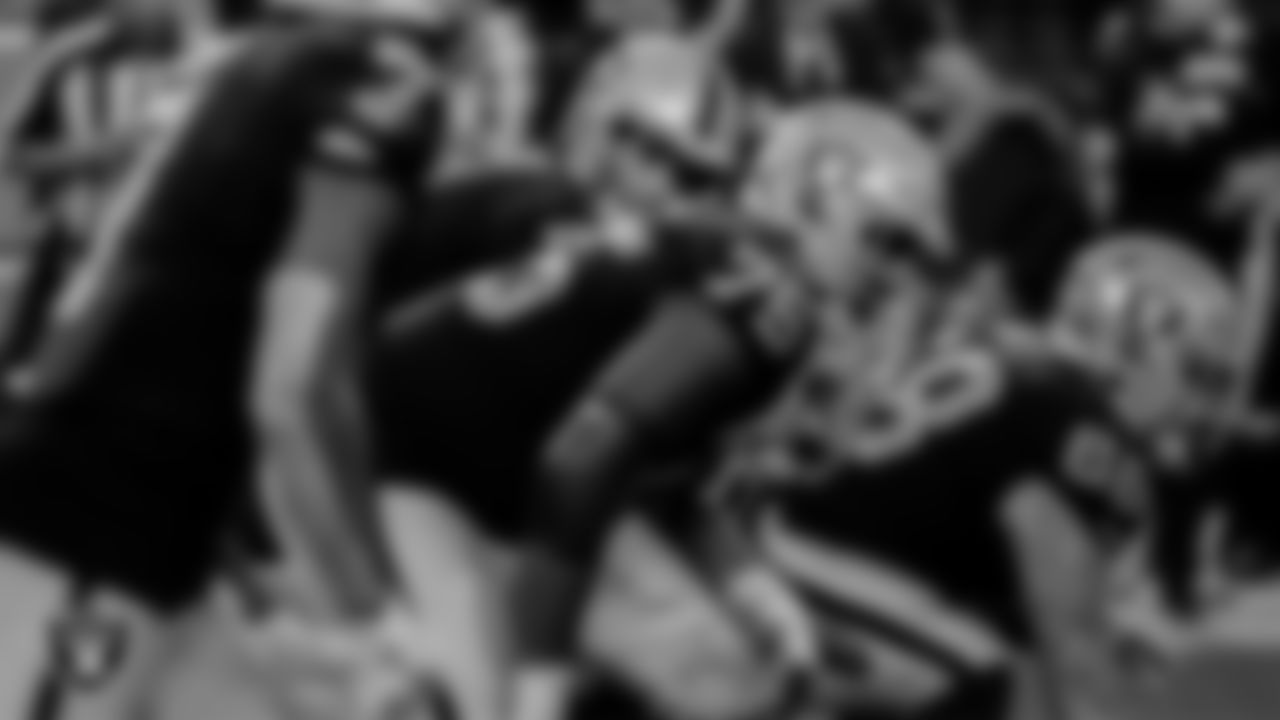 Las Vegas Raiders quarterback Derek Carr (4) lines up before the snap during the regular season home game against the Cincinnati Bengals.