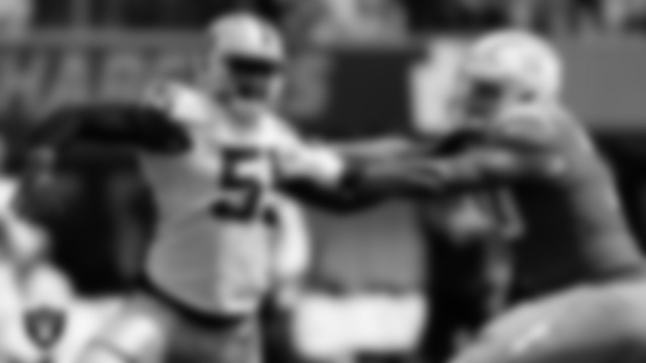 Las Vegas Raiders defensive end Chandler Jones (55) during the regular season away game against the Los Angeles Chargers at SoFi Stadium.
