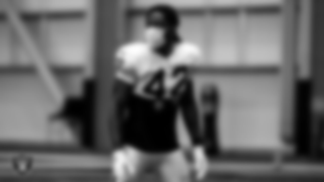 Las Vegas Raiders linebacker Cory Littleton (42) during practice.