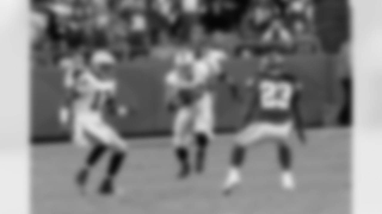 TE Brandon Myers caught all three passes thrown his way for 49 yards.