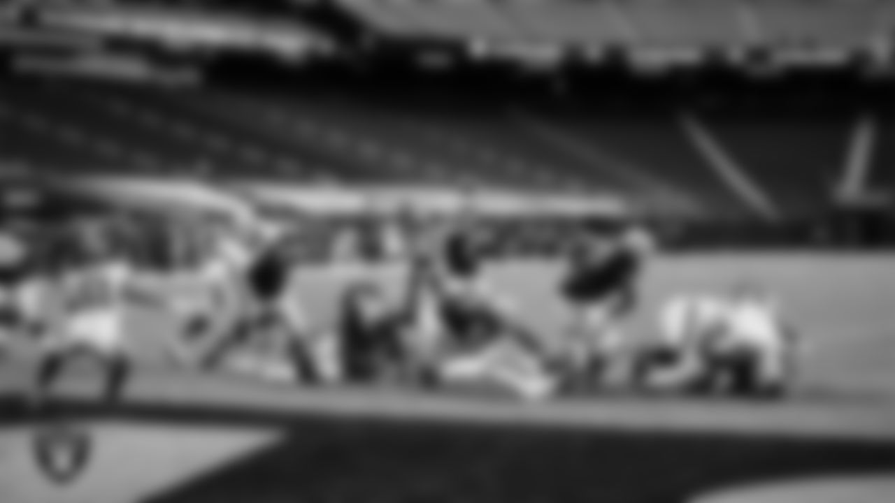 Las Vegas Raiders quarterback Derek Carr (4) passes for a 1-yard touchdown during the regular season home game against the Tampa Bay Buccaneers.