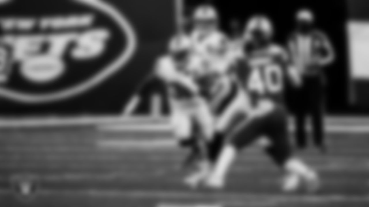 Las Vegas Raiders running back Jalen Richard (30) rushes during the regular season away game against the New York Jets.