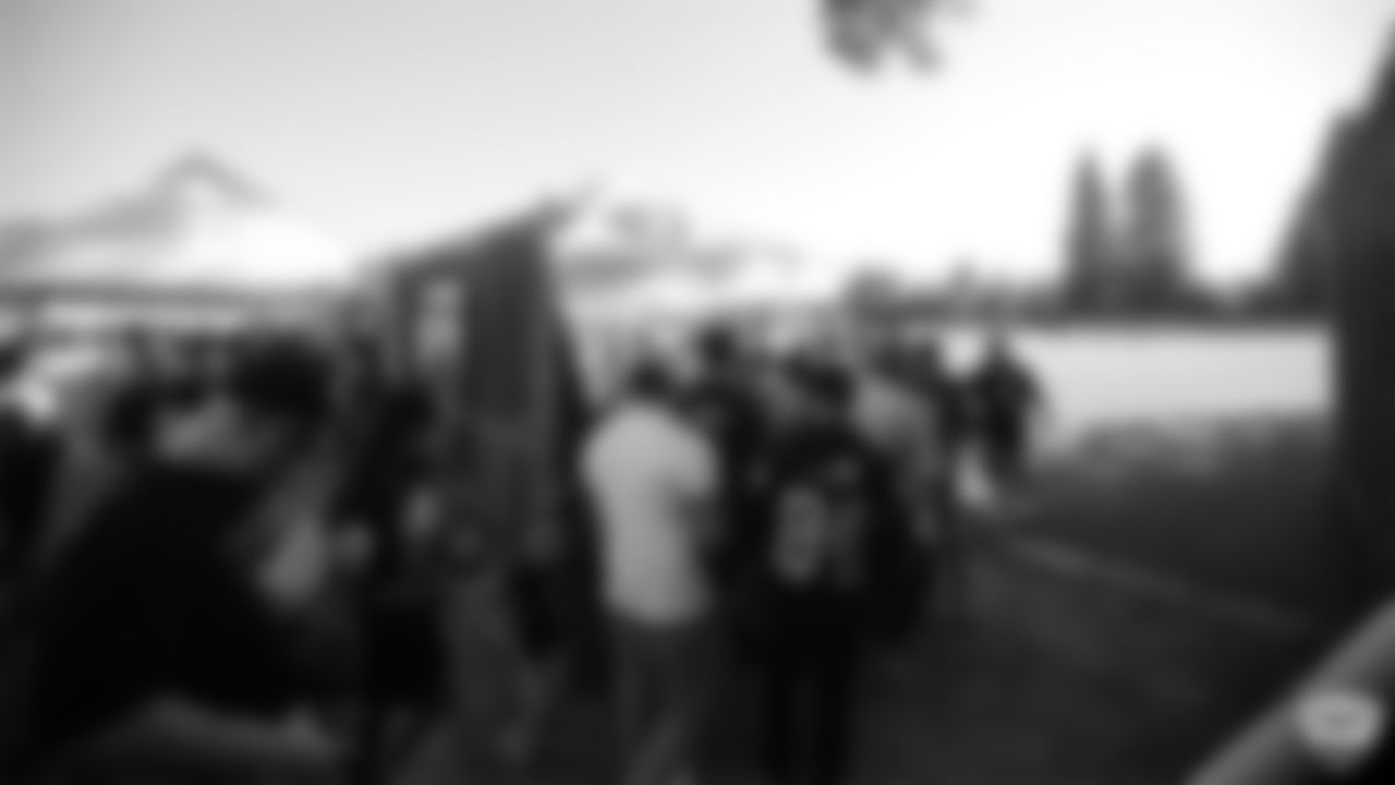 Oakland Raiders fans before practice at 2019 Training Camp.