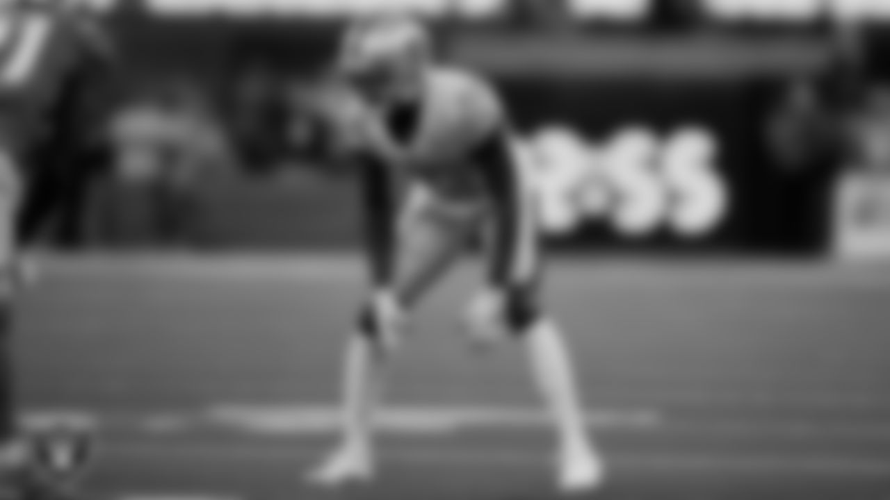 Las Vegas Raiders cornerback Trayvon Mullen Jr. (27) lines up before the snap during the regular season away game against the Los Angeles Chargers.