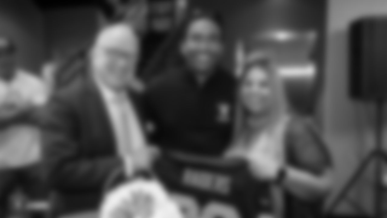Raiders alumnus Leo Gray poses for a photo with San Manuel Executives at a private event celebrating San Manuel Band of Mission Indians' new partnership with Allegiant Stadium and the Raiders.