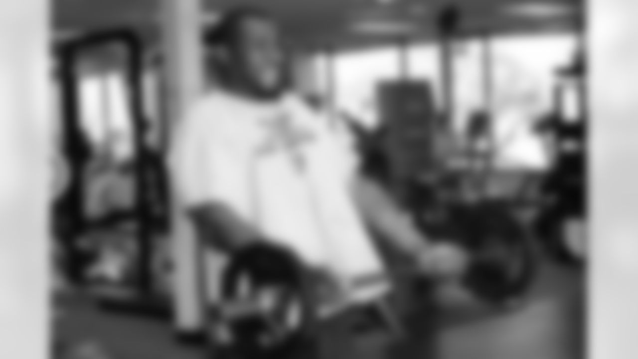RB Darren McFadden gets in his bicep curls.