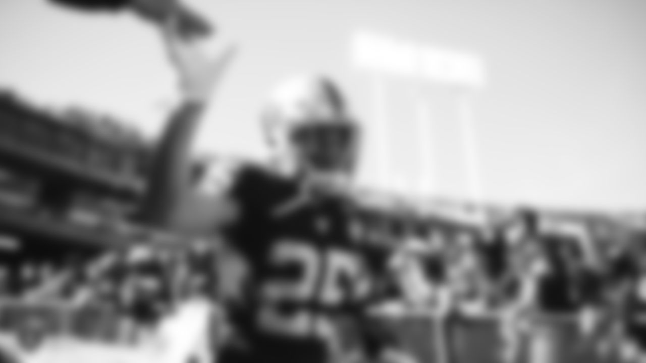 Raiders safety Erik Harris (25) high fives a fan before being introduced at the regular season game against the Cincinnati Bengals.