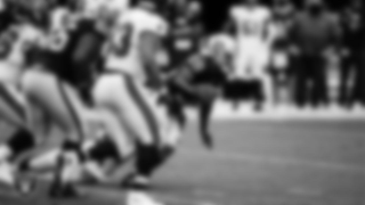 Las Vegas Raiders running back Josh Jacobs (28) rushes during the regular season home game against the Tampa Bay Buccaneers.