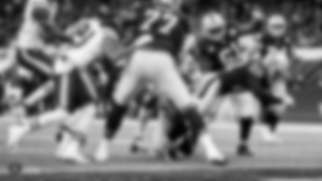 Raiders running back Josh Jacobs (28) rushes for a 12-yard touchdown during the game against the Chicago Bears at Tottenham Hotspur Stadium.