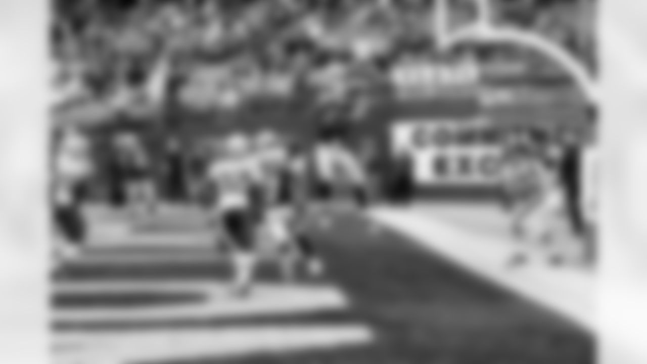TE Kevin Boss makes a leaping catch in the end zone, but landed with a toe on the back line, making it an incomplete pass.