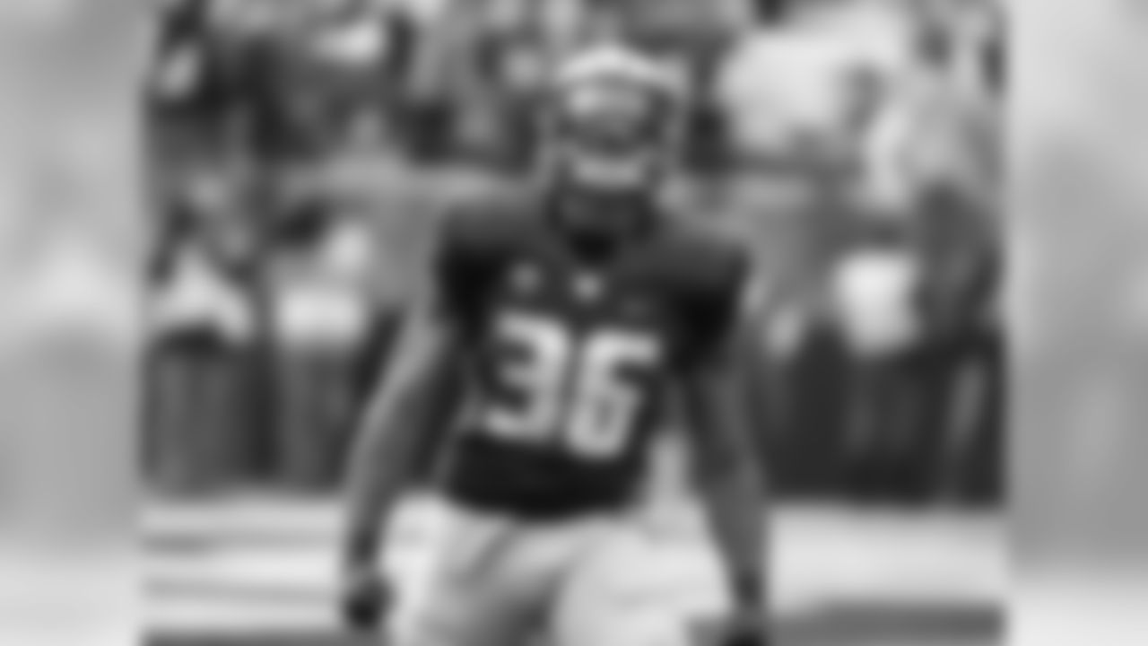 Washington LB Azeem Victor - 6th round, 216th overall (Elaine Thompson/Associated Press)