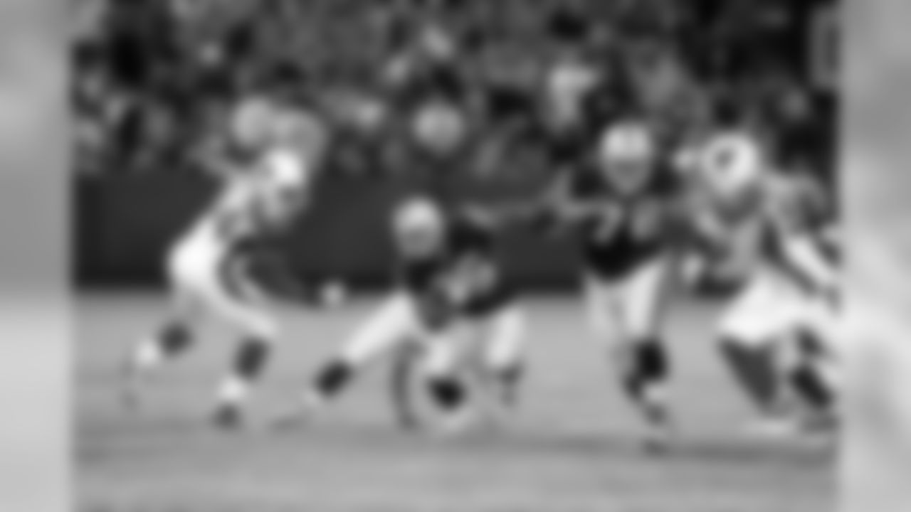 RB Rock Cartwright runs up the middle behind T Joe Barksdale.