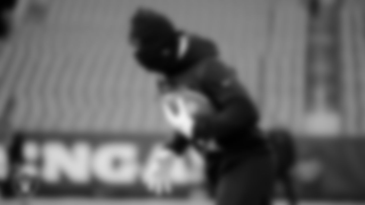 Las Vegas Raiders wide receiver Tyron Johnson (17) warming up before the postseason away game against the Cincinnati Bengals.