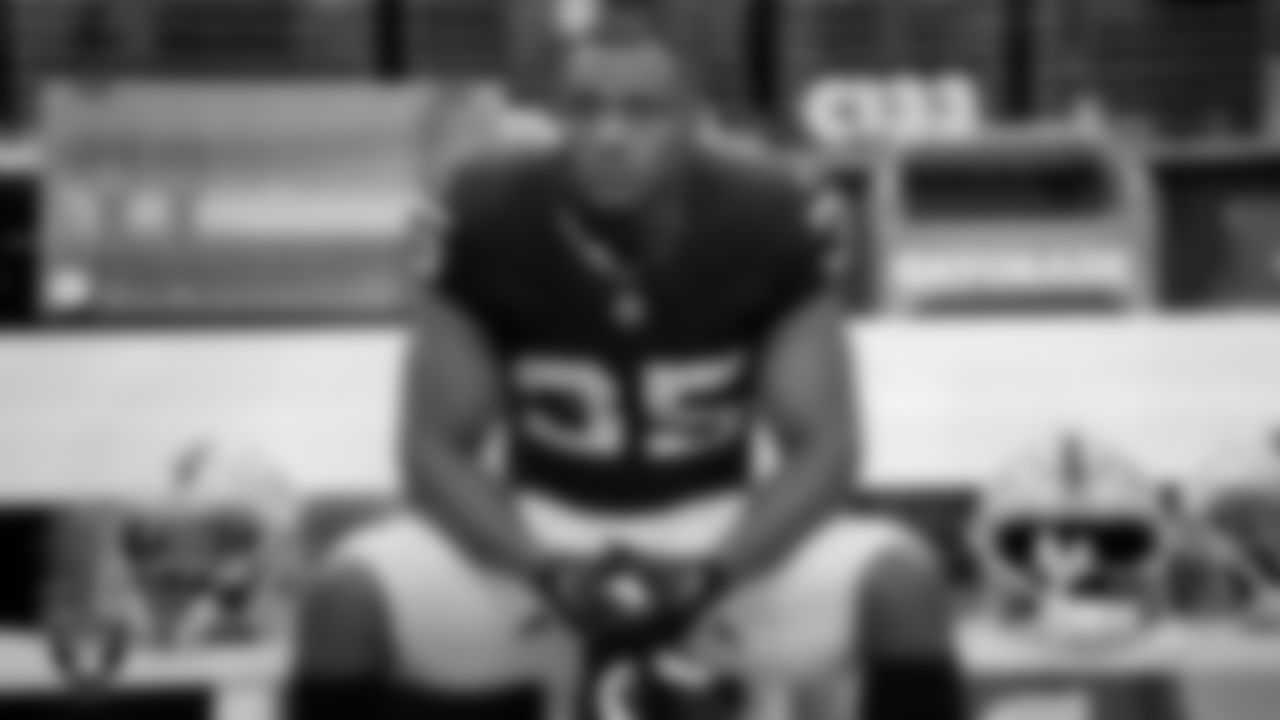 Las Vegas Raiders running back Zamir White (35) on the bench before the regular season home game against the Indianapolis Colts at Allegiant Stadium.